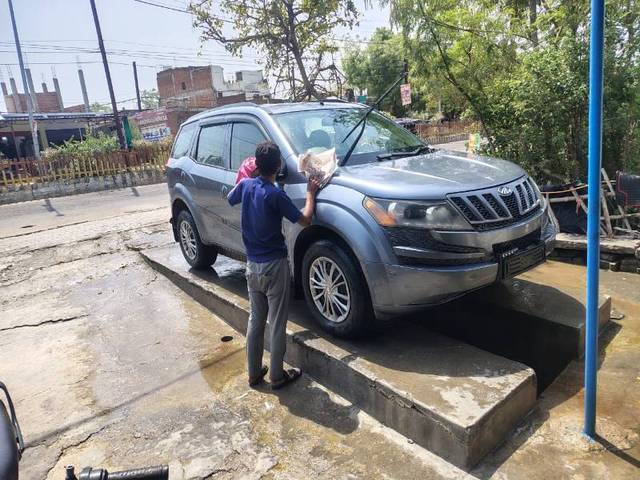 https://images10.gaadi.com/usedgaadi-sellcar/UsedCar/f5461d5ca/a4086b88-a776-4068-8b93-2d4a1734d723.jpg?imwidth=6401