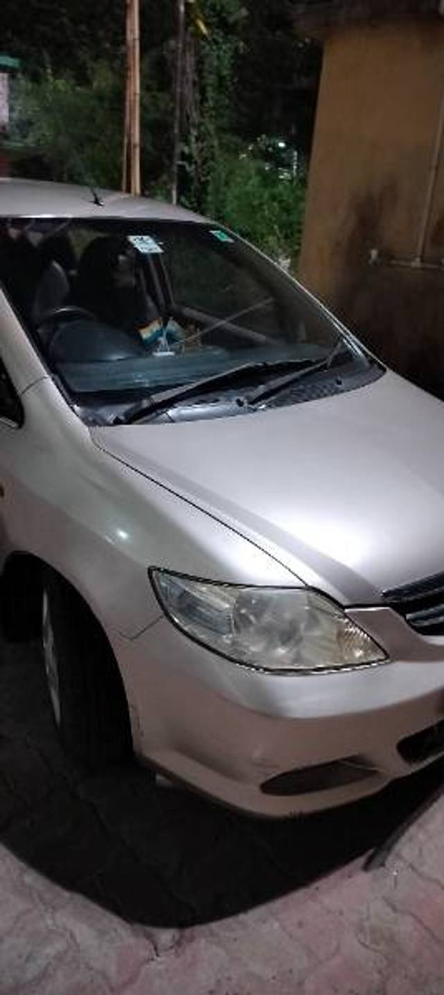 https://images10.gaadi.com/usedgaadi-sellcar/UsedCar/f5462270a/2687bdbc-61af-4db2-8a3e-3ea5611168a3.jpg?imwidth=6401