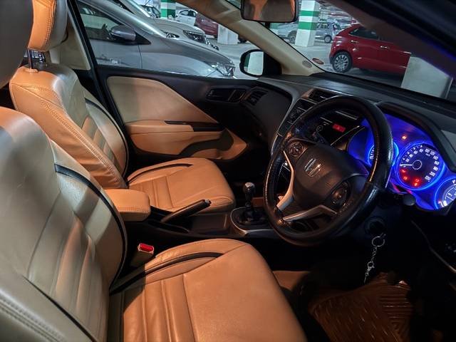 https://images10.gaadi.com/usedgaadi-sellcar/UsedCar/f54670dda/db2ec981-a8fd-4fa2-a4a3-c36d908e8775.jpeg?imwidth=6402