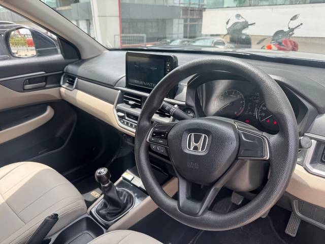 https://images10.gaadi.com/usedgaadi-sellcar/UsedCar/f5468360a/ced0c52b-64d2-4817-8990-79944472f2af.jpeg?imwidth=6402