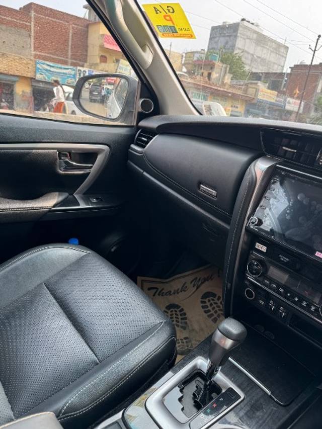 https://images10.gaadi.com/usedgaadi-sellcar/UsedCar/f546cd1da/3a8f723f-4a7f-44d1-95a5-c34868829680.jpeg?imwidth=6401