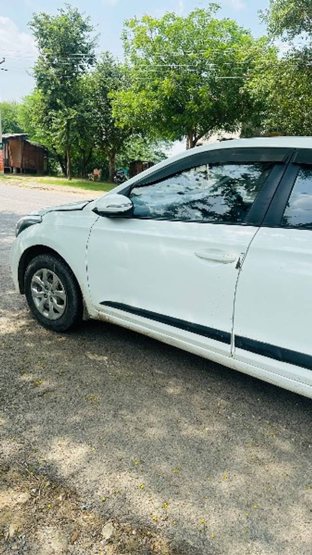 https://images10.gaadi.com/usedgaadi-sellcar/UsedCar/f54715fba/74d96dee-4570-4c50-b4d0-bc81eedce66e.jpeg?imwidth=6400