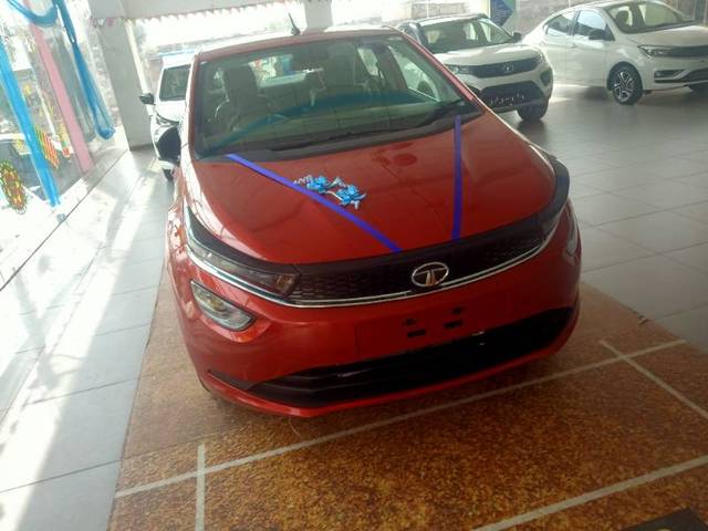 https://images10.gaadi.com/usedgaadi-sellcar/UsedCar/f5472bd0a/9f2dca1b-1cdc-40f8-999c-8523853e568e.jpg?imwidth=6400