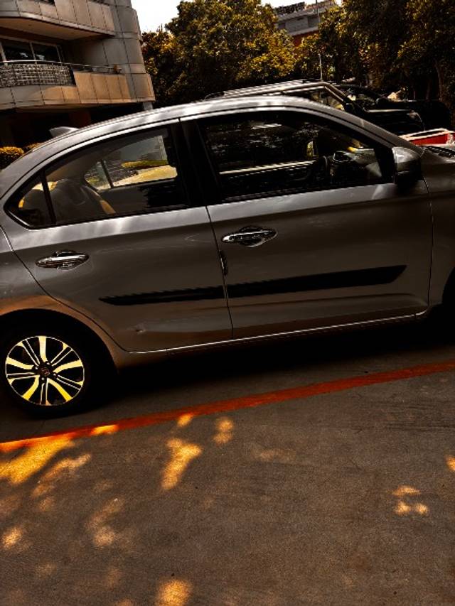 https://images10.gaadi.com/usedgaadi-sellcar/UsedCar/f547369aa/5babba78-e2a5-414e-8bd3-cd1811f12dab.jpeg?imwidth=6402