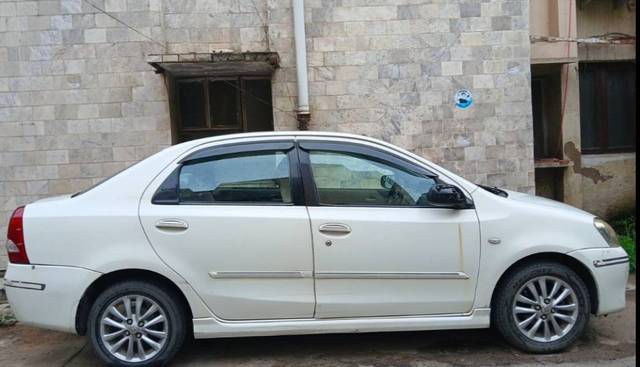 https://images10.gaadi.com/usedgaadi-sellcar/UsedCar/f5475137a/fb0fa783-f25c-4d4f-b0b6-77e74f2e5155.jpg?imwidth=6401