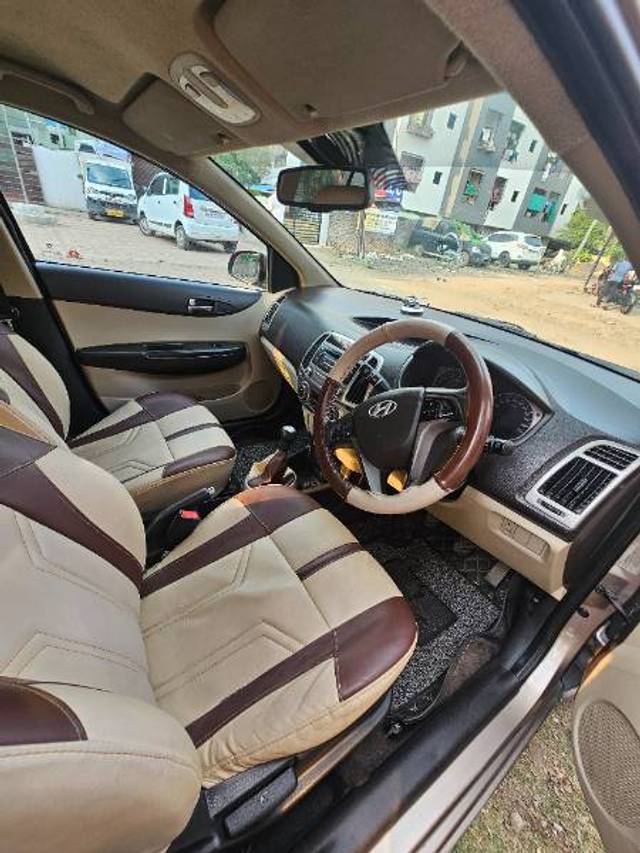 https://images10.gaadi.com/usedgaadi-sellcar/UsedCar/f547b539a/7d5e33b8-7487-4ce6-ab95-9d352ec1b47e.jpg?imwidth=6401