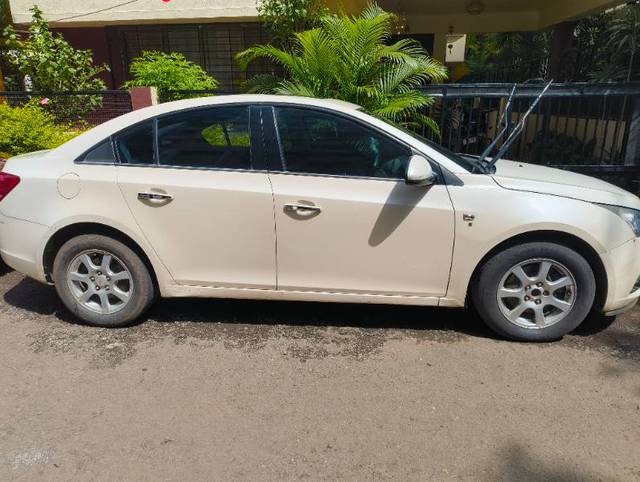 https://images10.gaadi.com/usedgaadi-sellcar/UsedCar/f5482f4ba/2dc594e8-0c9a-497a-a4db-5f9c83cc0b27.jpg?imwidth=6401