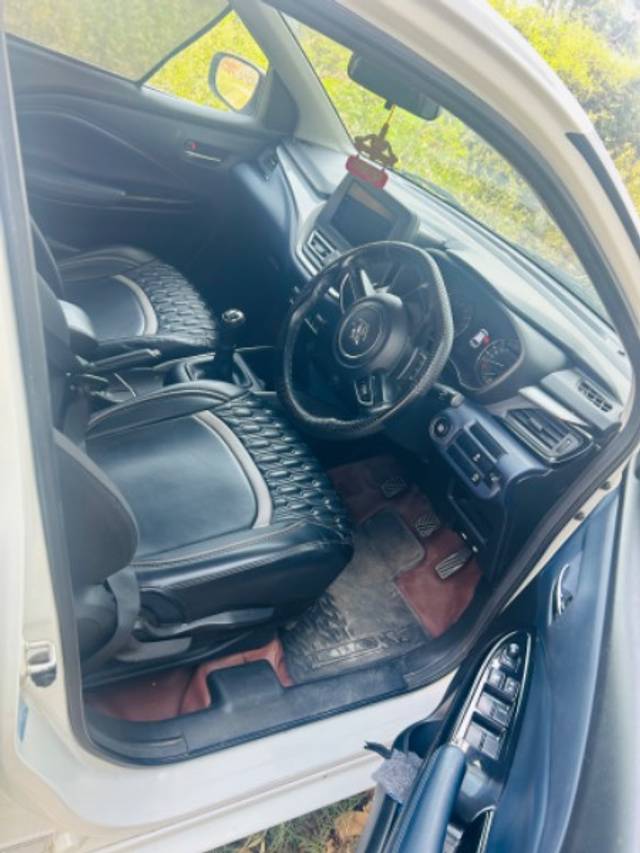 https://images10.gaadi.com/usedgaadi-sellcar/UsedCar/f5485334a/e67ac1e9-0d57-4b23-8dfc-1bf949c7ad43.jpeg?imwidth=6402