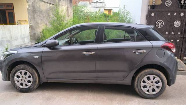 https://images10.gaadi.com/usedgaadi-sellcar/UsedCar/f54853a7a/9e145160-9de4-405d-a164-8bcfd2cc70f7.jpeg?imwidth=6401