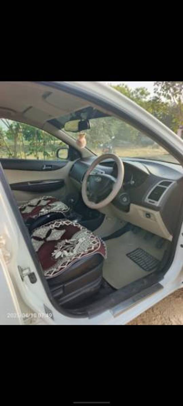 https://images10.gaadi.com/usedgaadi-sellcar/UsedCar/f5485a4ea/1d3faeda-3fb5-495e-8669-6c2fd21c1da4.jpg?imwidth=6402