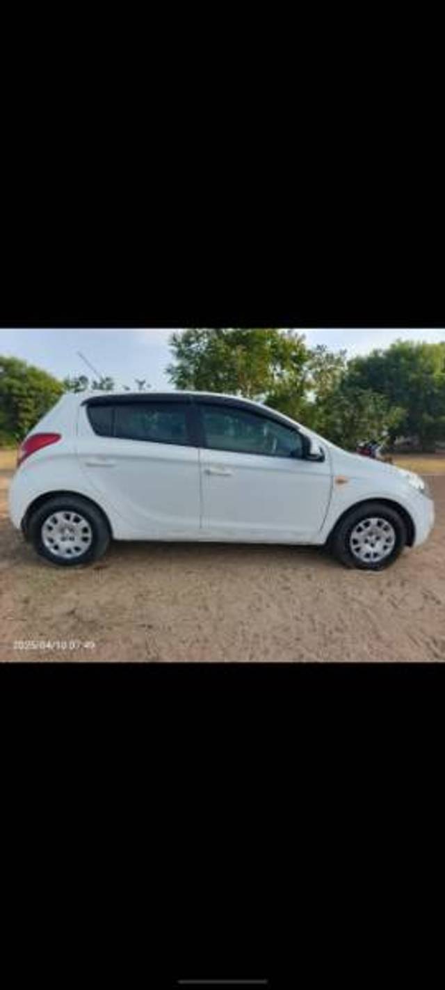https://images10.gaadi.com/usedgaadi-sellcar/UsedCar/f5485a4ea/d72be3aa-8972-4b9f-be82-76e2d7d69f94.jpg?imwidth=6400