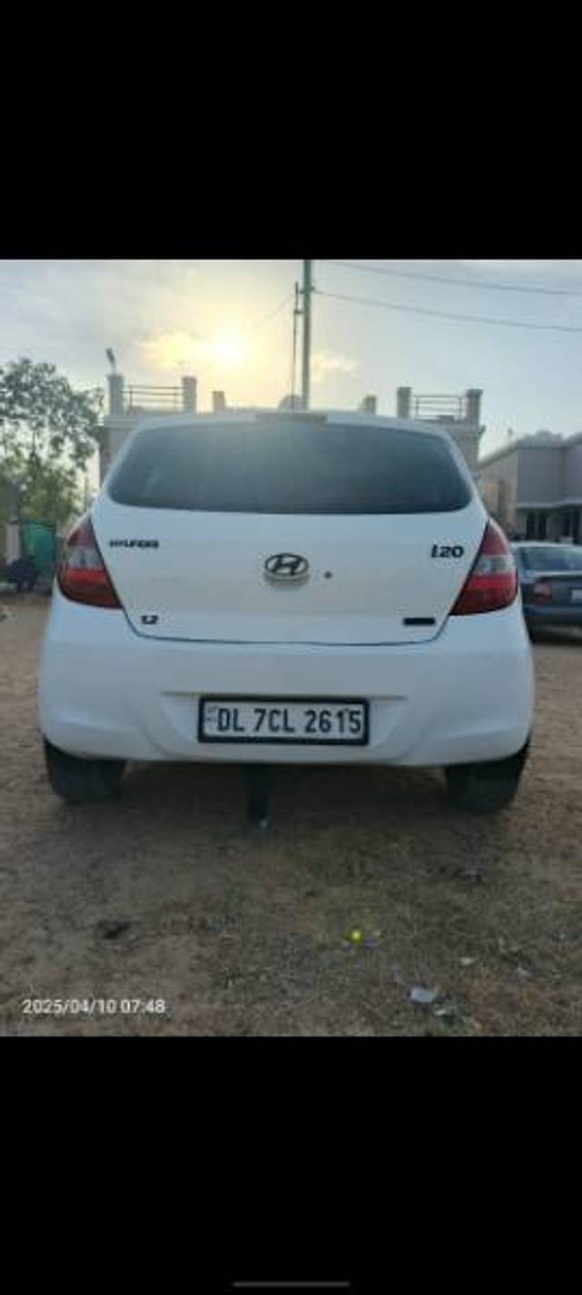 https://images10.gaadi.com/usedgaadi-sellcar/UsedCar/f5485a4ea/f376ef04-288a-4fae-bd52-74d77a47dbee.jpg?imwidth=6401