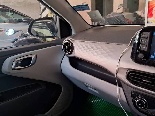 https://images10.gaadi.com/usedgaadi-sellcar/UsedCar/f5486f3aa/32093a84-5a44-435c-a038-26fa7dc20c1e.jpg?imwidth=6401