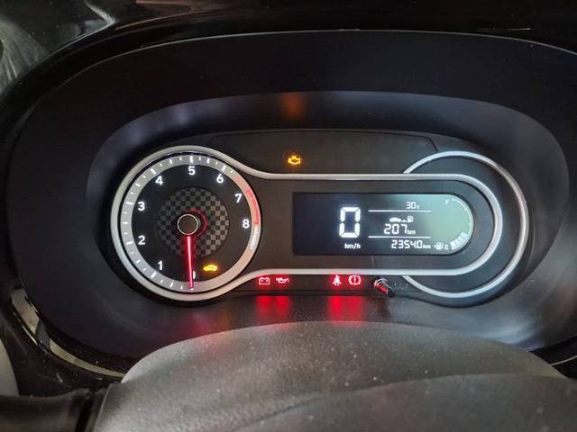 https://images10.gaadi.com/usedgaadi-sellcar/UsedCar/f5486f3aa/db25047e-bf6e-4628-8bd6-9d42c7550203.jpg?imwidth=6402