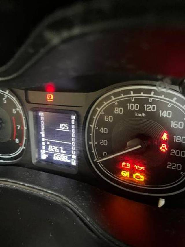 https://images10.gaadi.com/usedgaadi-sellcar/UsedCar/f548f819a/ed455a59-e1ca-4188-9fff-a63b61a8b129.jpg?imwidth=6401