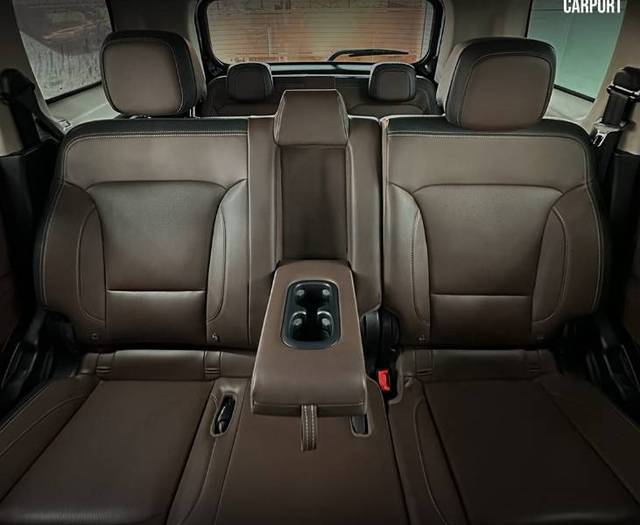 https://images10.gaadi.com/usedgaadi-sellcar/UsedCar/f5491336a/f65116f8-6e9a-4f6c-baaa-c6f30eaaef65.jpg?imwidth=6401