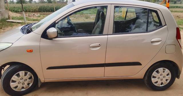 https://images10.gaadi.com/usedgaadi-sellcar/UsedCar/f5493087a/1c9215c6-de4d-41bd-a77d-10d392257ab4.jpg?imwidth=6402