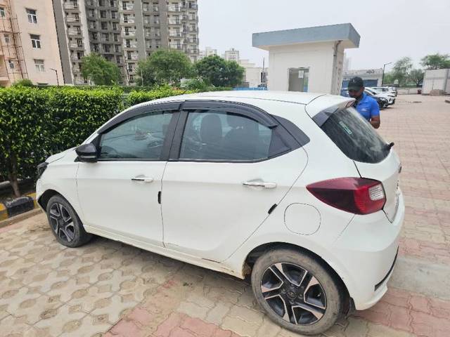 https://images10.gaadi.com/usedgaadi-sellcar/UsedCar/f54a5542a/a4f75226-92f6-47ab-aa82-491795b46488.jpg?imwidth=6400