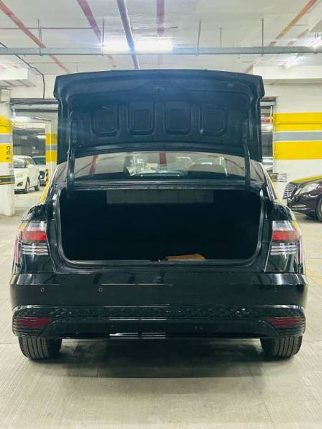 https://images10.gaadi.com/usedgaadi-sellcar/UsedCar/f54a806ea/63d9966a-1e7f-4519-b638-012fac1c2112.jpg?imwidth=6402