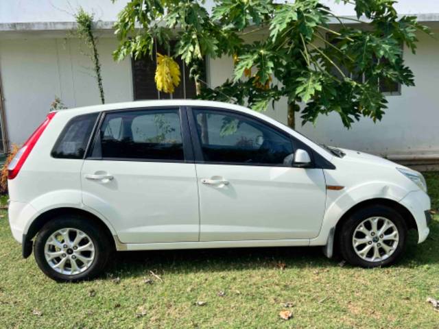 https://images10.gaadi.com/usedgaadi-sellcar/UsedCar/f54a89b9a/9a77622e-d41c-4bf9-945b-db1b3bf86fae.jpg?imwidth=6401