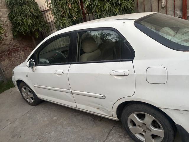 https://images10.gaadi.com/usedgaadi-sellcar/UsedCar/f54af193a/9f4e2b66-71fe-4ae9-a1a0-18fcbf1409f9.jpeg?imwidth=6401