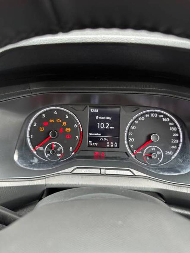 https://images10.gaadi.com/usedgaadi-sellcar/UsedCar/f54afca5a/c3dc02d7-7a10-4f12-8963-10cb6f164eb0.jpg?imwidth=6402