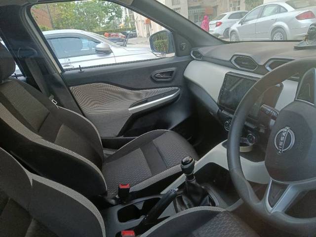 https://images10.gaadi.com/usedgaadi-sellcar/UsedCar/f54b2652a/4f0fa14b-7e5a-4056-a70d-09adda70ef41.jpg?imwidth=6401