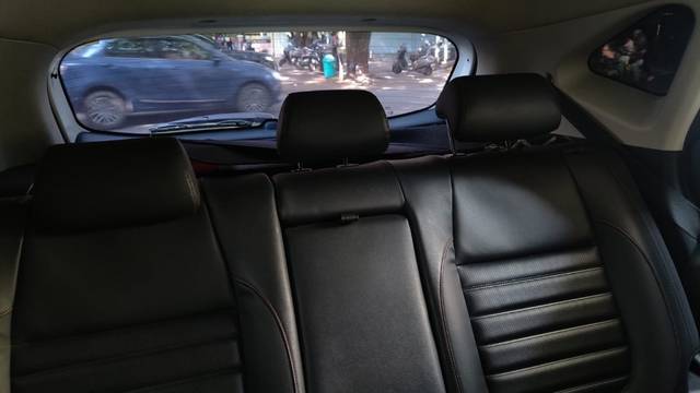 https://images10.gaadi.com/usedgaadi-sellcar/UsedCar/f54ba9e5a/0381fb2e-7af5-4e1e-86cb-eee99b5dc949.jpeg?imwidth=6401