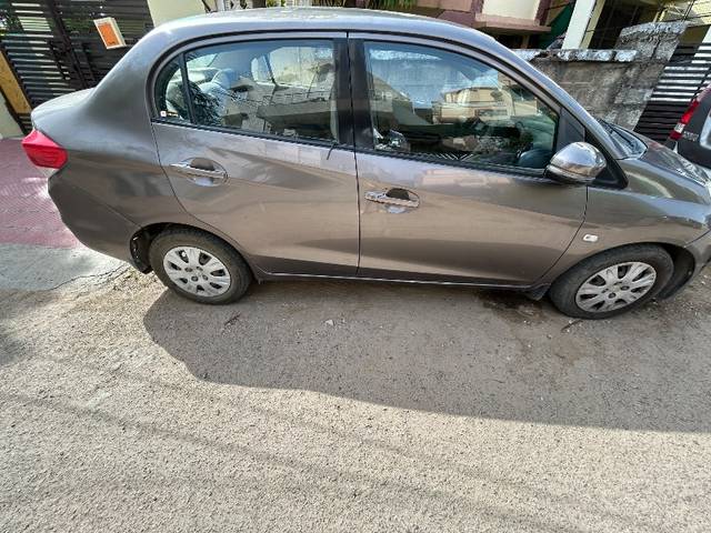 https://images10.gaadi.com/usedgaadi-sellcar/UsedCar/f54be12ba/67aebfeb-7334-4c7d-b406-97a269a46c31.jpeg?imwidth=6401