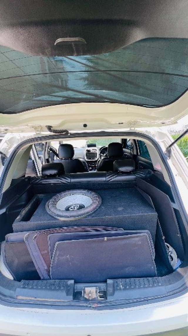 https://images10.gaadi.com/usedgaadi-sellcar/UsedCar/f54bff8ea/22316489-7e18-4c7a-84fb-70a1eb106517.jpeg?imwidth=6402
