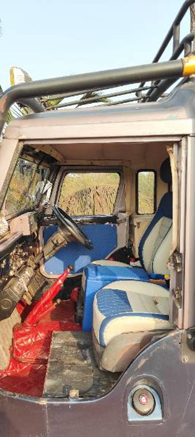 https://images10.gaadi.com/usedgaadi-sellcar/UsedCar/f54c5f3ca/04e57b44-9489-409b-8a6f-89830e997553.jpeg?imwidth=6402
