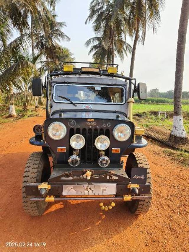 https://images10.gaadi.com/usedgaadi-sellcar/UsedCar/f54c5f3ca/75429b0a-e005-4c55-8b2f-def8f6a0ac64.jpg?imwidth=6401