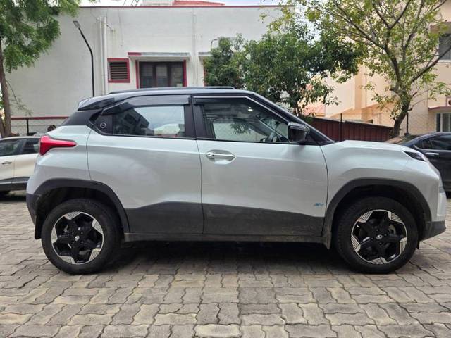 https://images10.gaadi.com/usedgaadi-sellcar/UsedCar/f54c7829a/01114cd5-1bff-4d2f-b991-7daf4892c77b.jpg?imwidth=6401