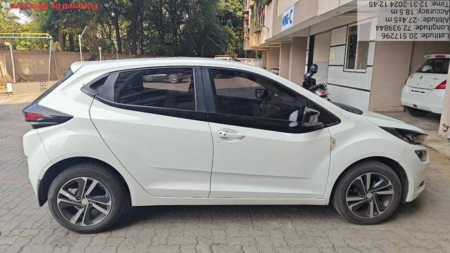 https://images10.gaadi.com/usedgaadi-sellcar/UsedCar/f54c92faa/d29bd6ee-d432-47b7-85aa-71c47039afee.jpg?imwidth=6402