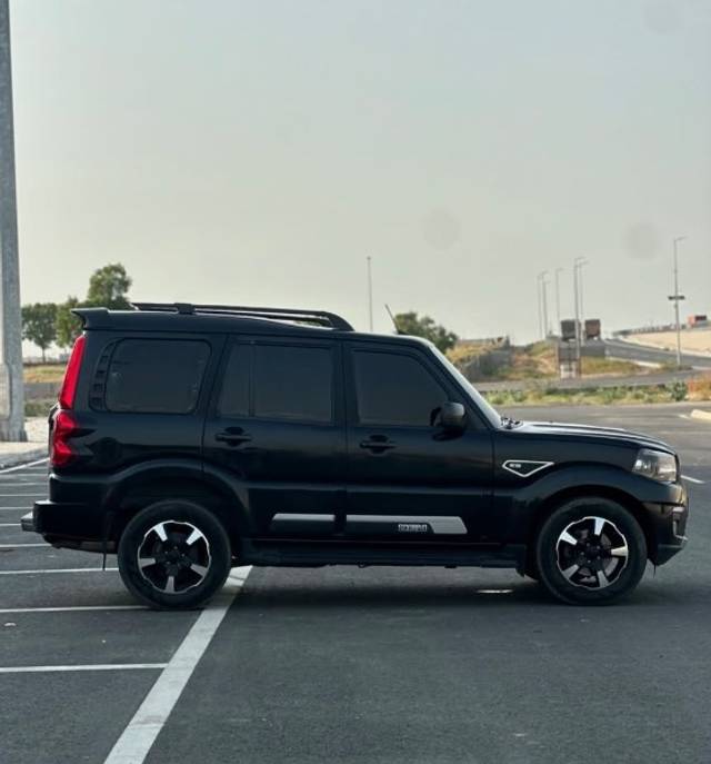 https://images10.gaadi.com/usedgaadi-sellcar/UsedCar/f54cbd48a/3e0e9eb5-7624-44fb-bed3-332cdf30069d.jpeg?imwidth=6401