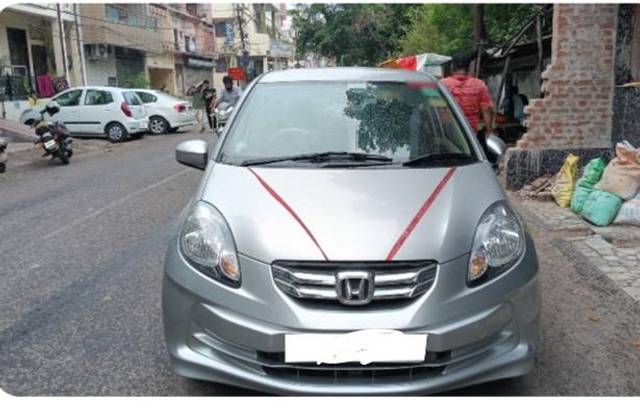 https://images10.gaadi.com/usedgaadi-sellcar/UsedCar/f54cd218a/122c7612-79b4-494b-aa66-64766fffba78.jpg?imwidth=6401