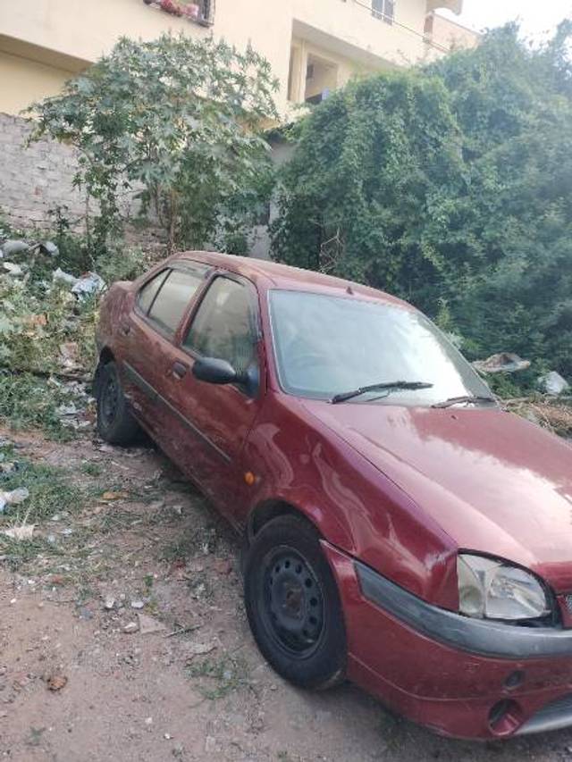 https://images10.gaadi.com/usedgaadi-sellcar/UsedCar/f54cd2eea/41e15fb6-6ddd-41ac-9439-12450a149d54.jpg?imwidth=6402