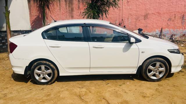 https://images10.gaadi.com/usedgaadi-sellcar/UsedCar/f54d85d1a/20918afa-dd10-4a03-80e5-05b59b175115.jpeg?imwidth=6401