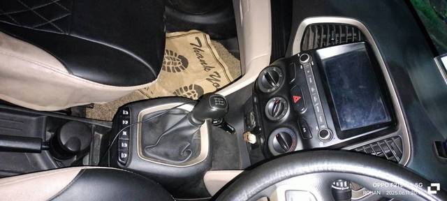 https://images10.gaadi.com/usedgaadi-sellcar/UsedCar/f54d8f14a/1d4f523e-1192-4ebf-947e-d1ae92d1bef0.jpg?imwidth=6400