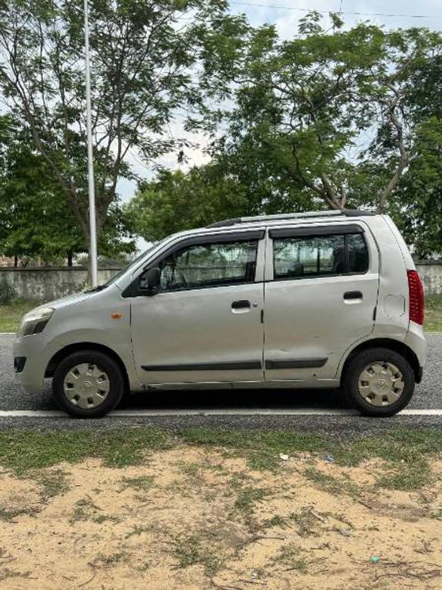 https://images10.gaadi.com/usedgaadi-sellcar/UsedCar/f54d9764a/5383bf95-c358-46a3-9437-cb7e25e2bb64.jpeg?imwidth=6402