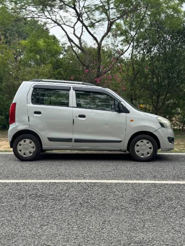 https://images10.gaadi.com/usedgaadi-sellcar/UsedCar/f54d9764a/7ccdf2b8-565a-4b9b-9234-1f6a557d0c38.jpeg?imwidth=6401