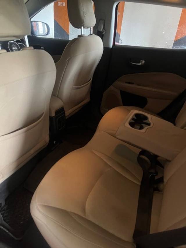 https://images10.gaadi.com/usedgaadi-sellcar/UsedCar/f54dca68a/752557ca-3a93-4d43-827a-54d4b6a55191.jpeg?imwidth=6402