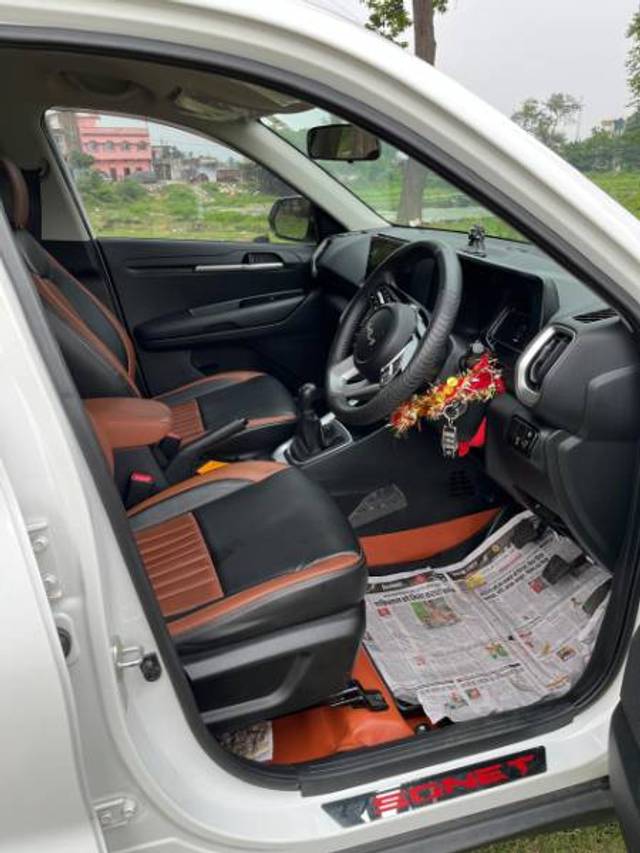 https://images10.gaadi.com/usedgaadi-sellcar/UsedCar/f54dcf2ea/89c2ed81-db20-4505-bd9a-7f64cb3aecc7.jpg?imwidth=6402