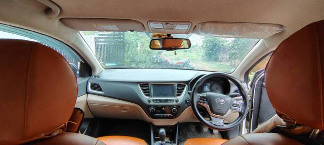 https://images10.gaadi.com/usedgaadi-sellcar/UsedCar/f54e2ae2a/87c7a67e-18ed-47b4-9743-56c766cbb99d.jpg?imwidth=6402