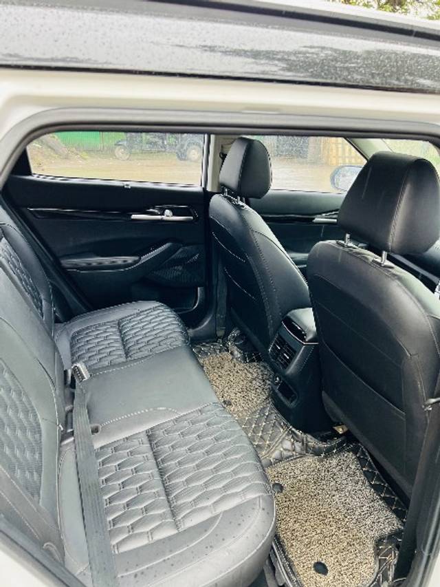 https://images10.gaadi.com/usedgaadi-sellcar/UsedCar/f54e5c5aa/baa652c7-43f7-40b9-80db-8841d5b2381f.jpeg?imwidth=6402
