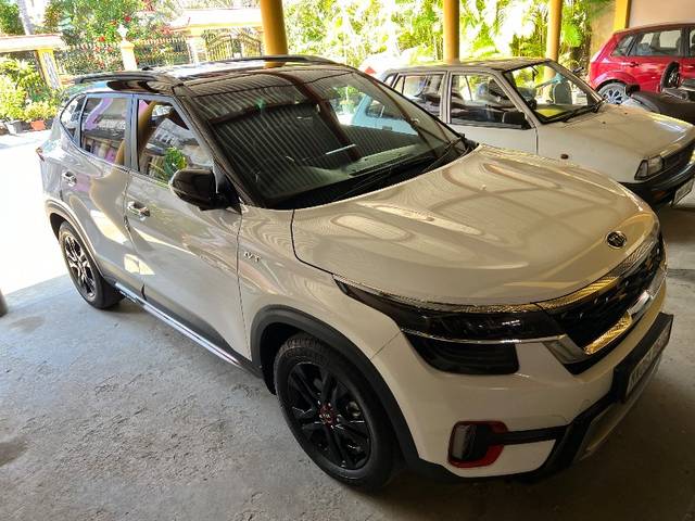 https://images10.gaadi.com/usedgaadi-sellcar/UsedCar/f54e5c5aa/eb3ec193-a283-4816-b750-bfd631dcedb2.jpeg?imwidth=6400
