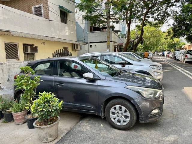 https://images10.gaadi.com/usedgaadi-sellcar/UsedCar/f54e6f80a/090d21b3-acba-43f9-b2cc-26203bc87482.jpeg?imwidth=6400