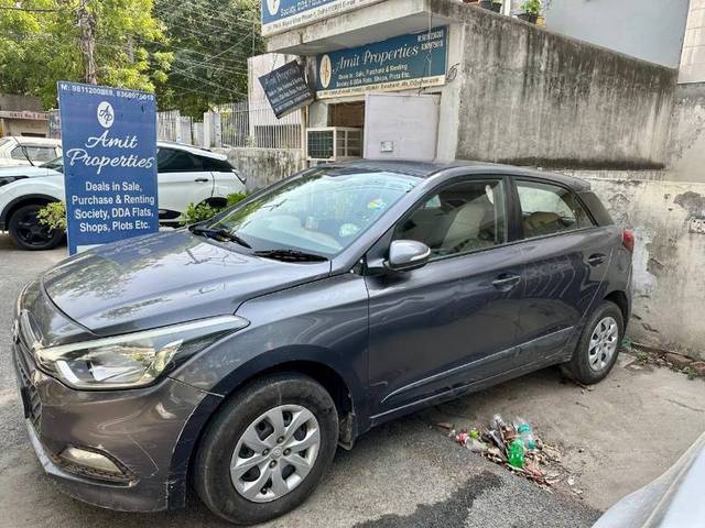 https://images10.gaadi.com/usedgaadi-sellcar/UsedCar/f54e6f80a/1c2e08ee-8e56-4906-a4fa-e6f73799baea.jpeg?imwidth=6401