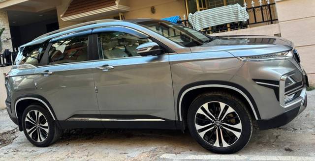 https://images10.gaadi.com/usedgaadi-sellcar/UsedCar/f54ee763a/d5cd97dd-8ba3-4565-9e8d-3a7b80252ba7.jpg?imwidth=6400