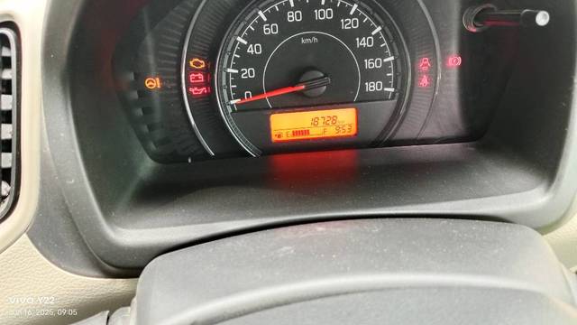 https://images10.gaadi.com/usedgaadi-sellcar/UsedCar/f54f19e2a/1749944b-41a3-4534-9443-f406d1ac8ede.jpg?imwidth=6402